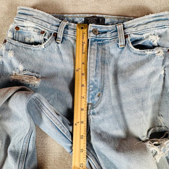 Abercrombie & Fitch Jeans Womens 28/6 Light Wash Blue Denim Distressed Mom Jean - Picture 10 of 12